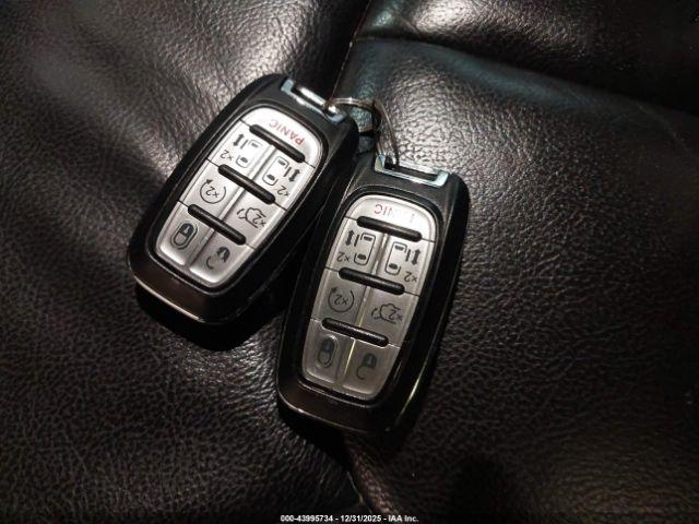 Chrysler Pacifica Touring-l Image 8