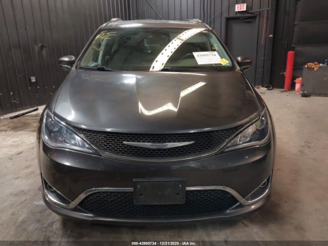 Chrysler Pacifica Touring-l Image 9