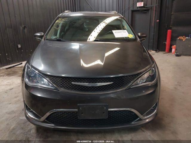 Chrysler Pacifica Touring-l Image 9