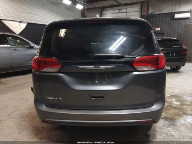 Chrysler Pacifica Touring-l Image 6