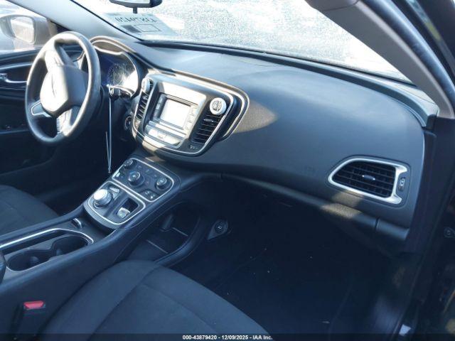 Chrysler 200 Limited Image 10