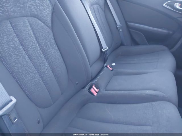 Chrysler 200 Limited Image 3