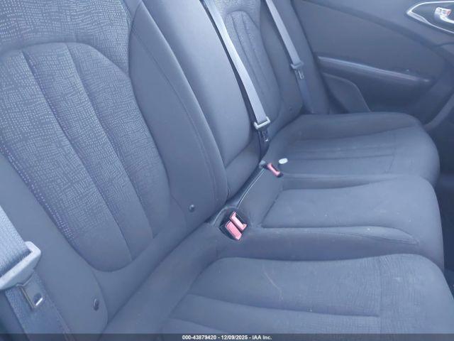 Chrysler 200 Limited Image 3