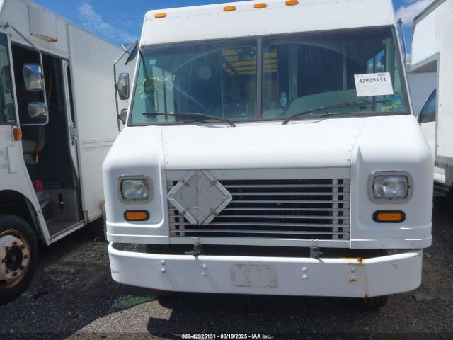 Ford E-450 Image 12