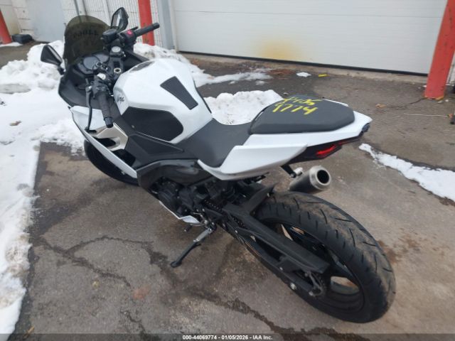 Kawasaki Ex400 Image 9