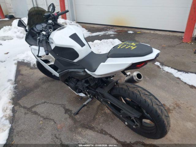 Kawasaki Ex400 Image 9