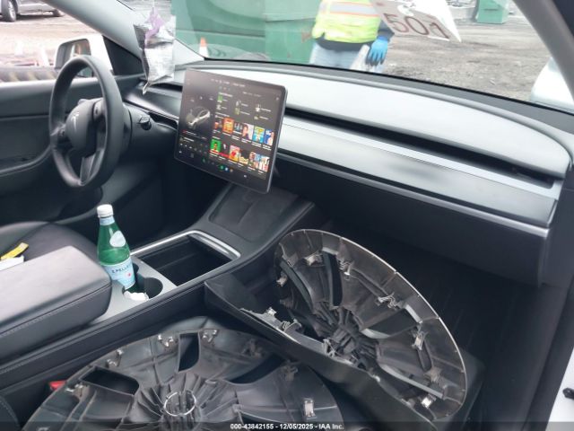 Tesla Model Y Long Range Dual Motor All-wheel Drive Image 12