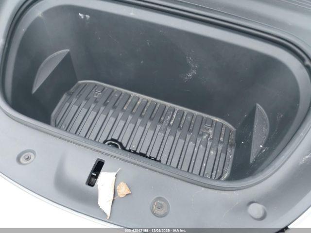 Tesla Model Y Long Range Dual Motor All-wheel Drive Image 14