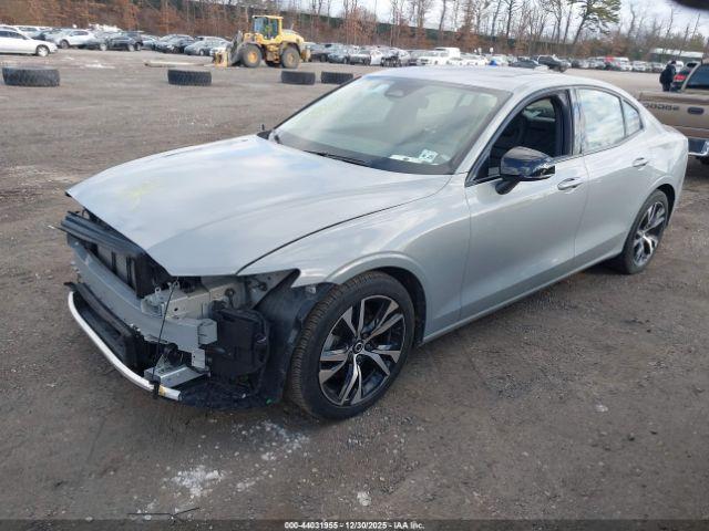 Volvo S60 B5 Core Dark Theme Image 4