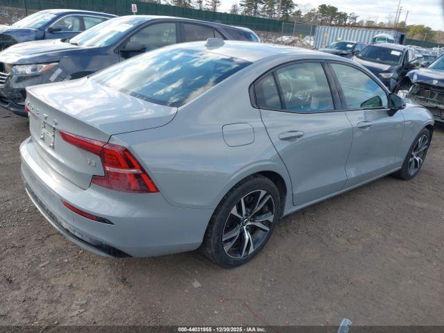 Volvo S60 B5 Core Dark Theme Image 14