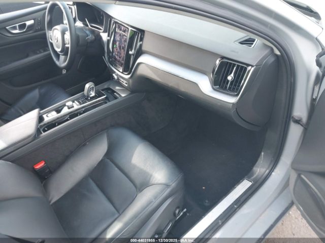 Volvo S60 B5 Core Dark Theme Image 5