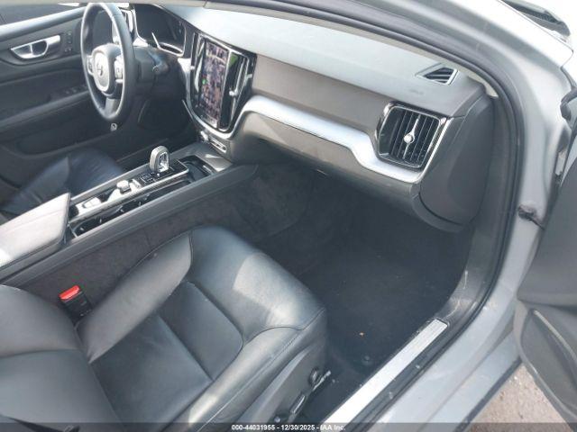 Volvo S60 B5 Core Dark Theme Image 5