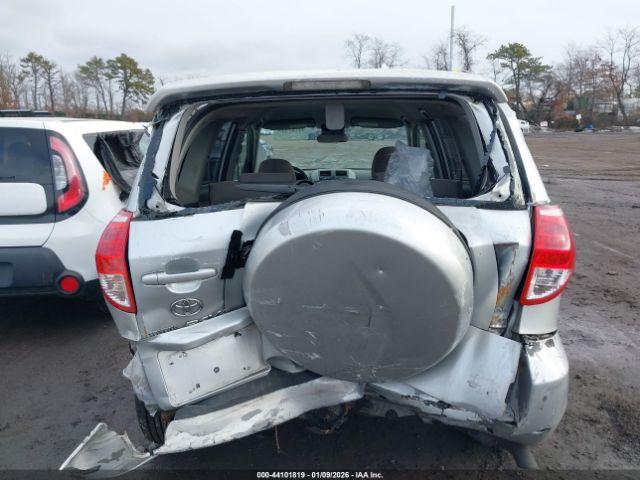 Toyota RAV4 Image 11