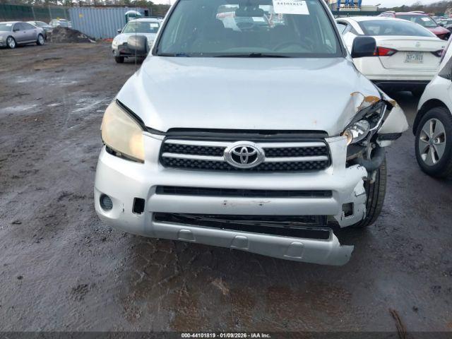 Toyota RAV4 Image 9